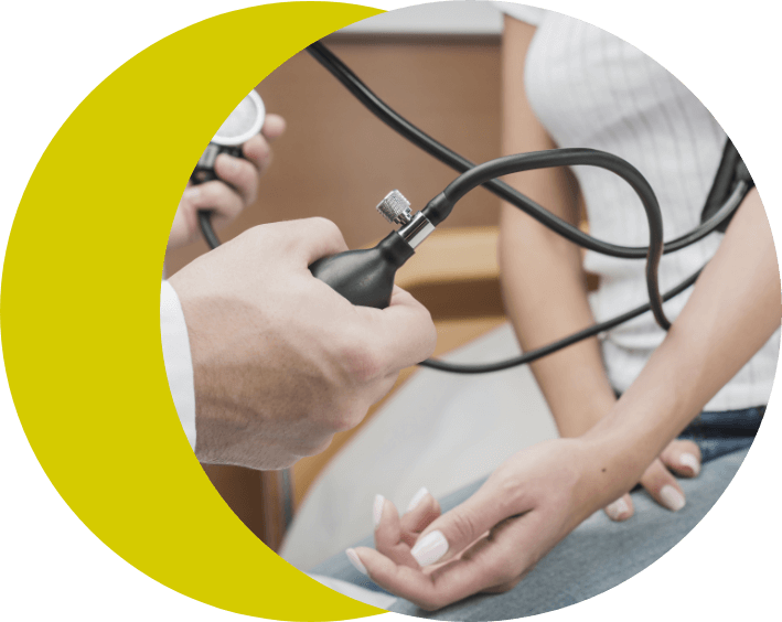 alt="servicio control de la tensión arterial en farmacia la explanada"